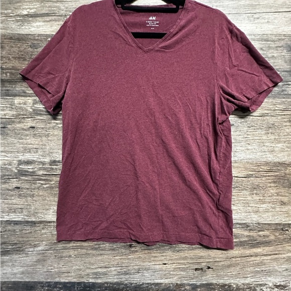 H&M Red Short Sleeve Tee Classic V Neck - Picture 1 of 3